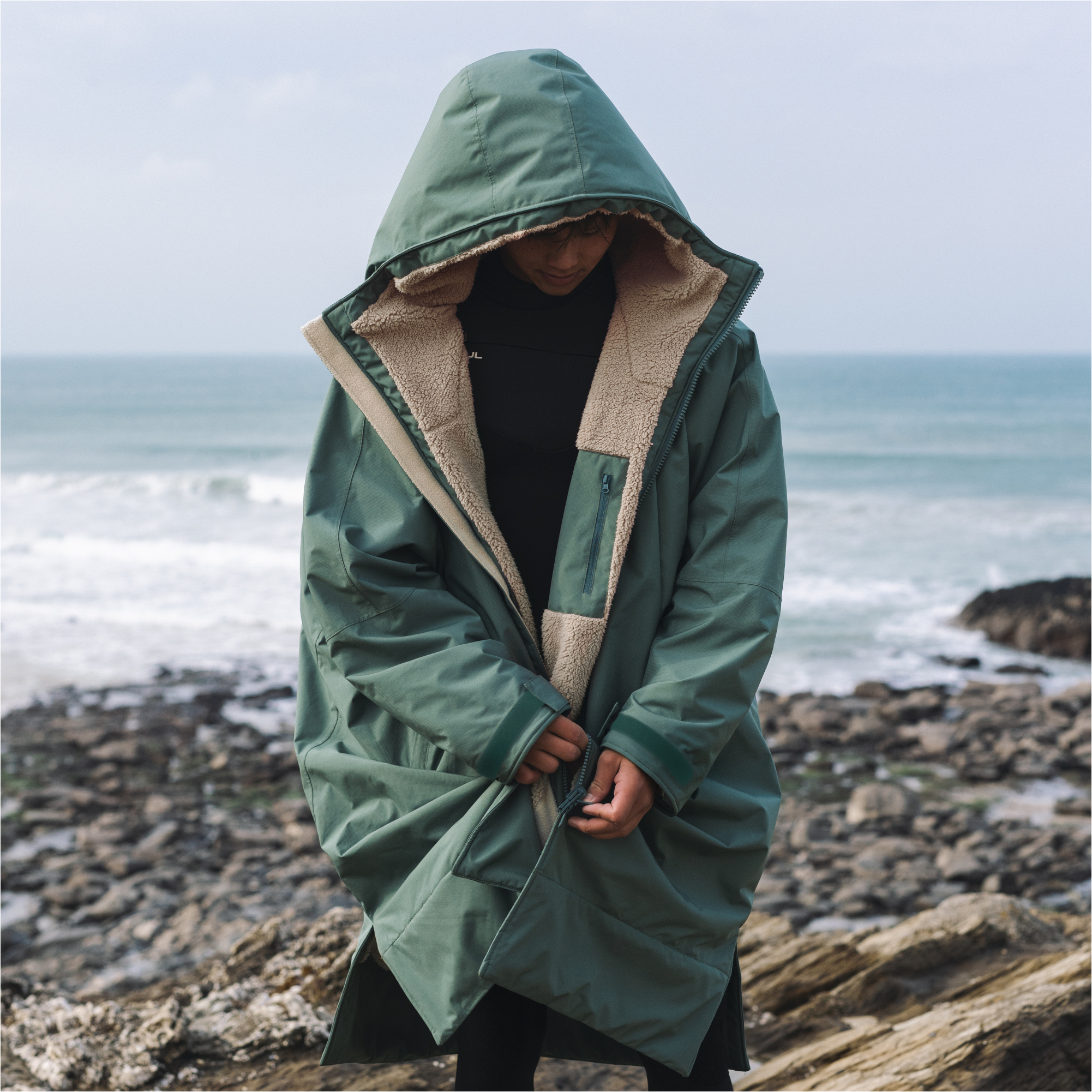 2025 Gul Revorobe Long Sleeve Changing Robe AC0135-C6 - Green / Taupe